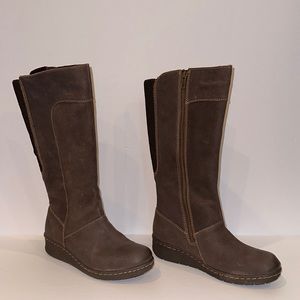 Born Brandenburg women’s boots. Sahara distressed leather. Size 7.5.
